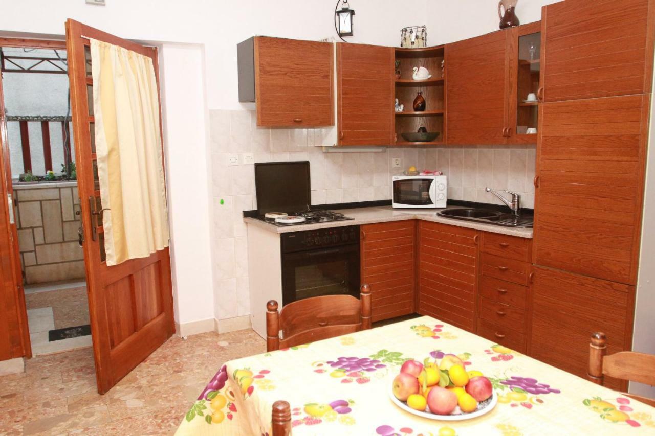 Raos Iva Apartment โตรกีร์ ภายนอก รูปภาพ