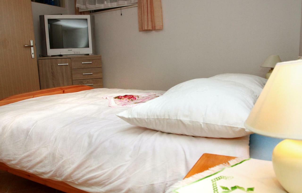 Raos Iva Apartment โตรกีร์ ภายนอก รูปภาพ