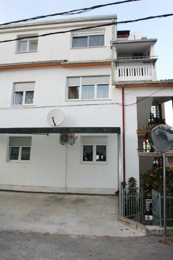 Raos Iva Apartment โตรกีร์ ภายนอก รูปภาพ