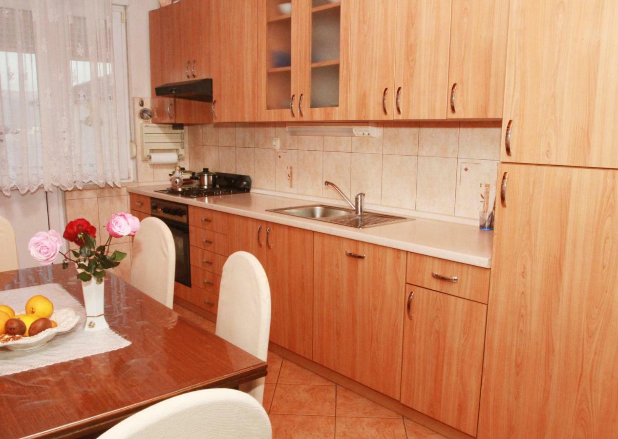 Raos Iva Apartment โตรกีร์ ภายนอก รูปภาพ