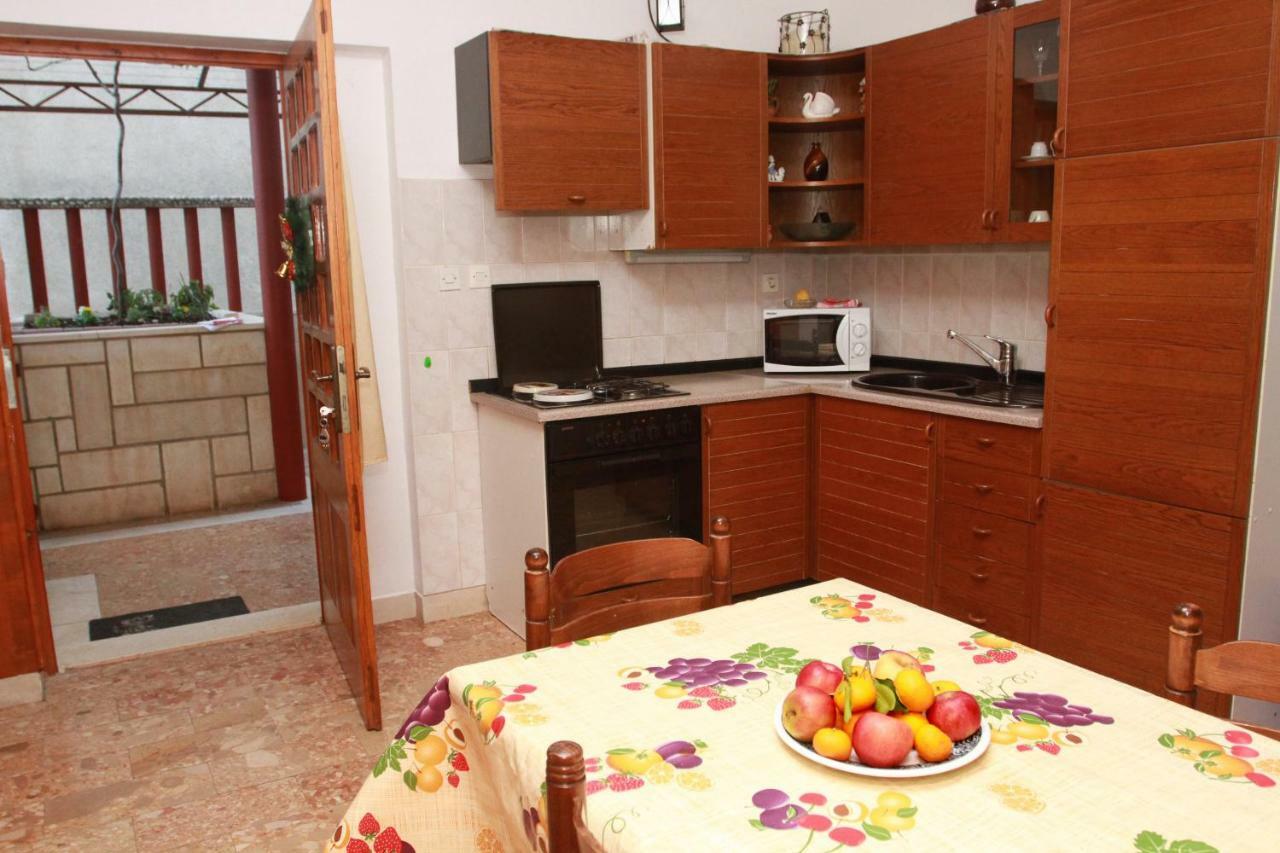 Raos Iva Apartment โตรกีร์ ภายนอก รูปภาพ