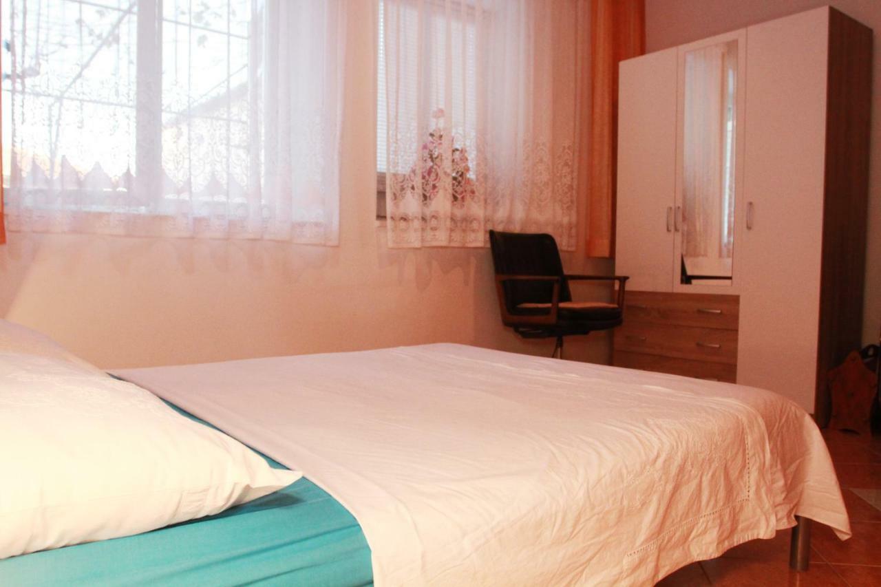 Raos Iva Apartment โตรกีร์ ภายนอก รูปภาพ
